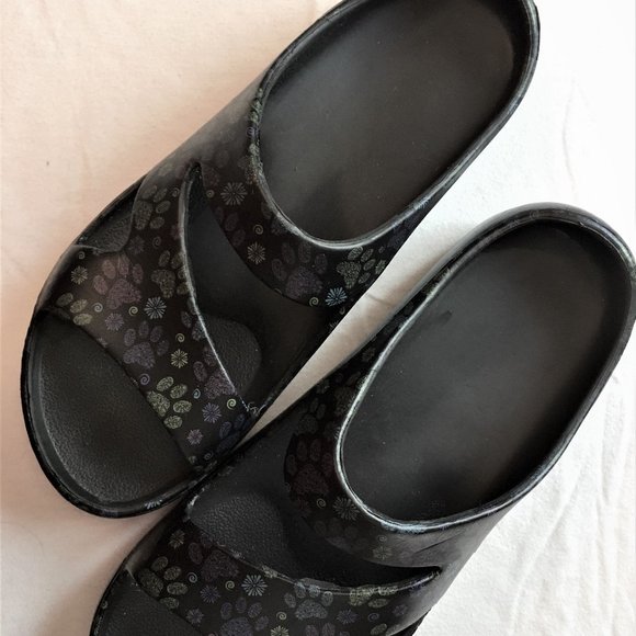 The Animal Rescue Site Shoes Pets Paws Slide Sandals